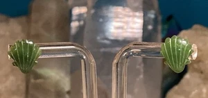 Aretes de colección tallados en oro de 14K de jadeíta verde concha marina AN625-12 T - Imagen 1 de 13