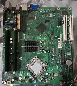 Carte mère DELL DV051 C89706-306 LGA775 avec processeur P4 3GHz, 1Go RAM - Photo 1/7