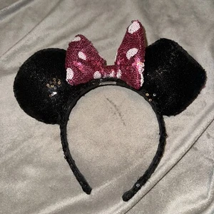 Disney Minnie Mouse Urlaub Pailletten Ohr Stirnband - schwarzes Ohr mit rosa Schleife - Bild 1 von 4