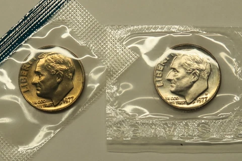 1977 P & D Uncirculated Roosevelt Dimes in Mint Cello, Free Shipping Cover