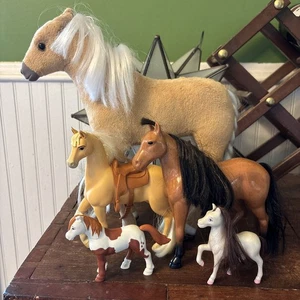 Lote de 5 caballos de juguete varios tamaños Lori Battat, Just Play, My Life, Barbie? - Imagen 1 de 22