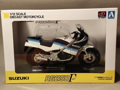 SUZUKI RG 250F AOSHIMA Druckguss Fertigmodell Maßstab 1:12  - Bild 1 von 4