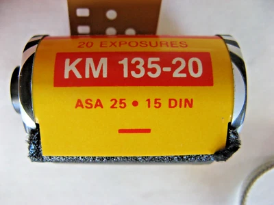 Película de diapositivas a color Kodak Kodachrome KM 135-20 de colección años 70, caducada Foto 1 de 4