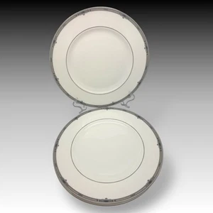 Set of 4 WEDGWOOD Amherst Platinum Dinner Plates 10.75" Bone China ENGLAND VTG - Picture 1 of 6