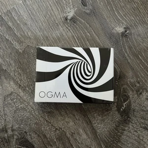 Baraja de cartas OGMA Skulkor Optical Illusion NUEVA/SELLADA 2012 - Imagen 1 de 6