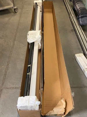 Tela de projetor Draper Inc. Luma 2 branco fosco 113"W operada por rolo de mola - Imagem 1 de 4