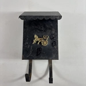 Vintage Briefkasten schwarz Metall goldfarben Pferdekutsche tolle rostige Deko - Bild 1 von 9