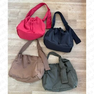 Bolso de Hombro UNIQLO C Suave Hinchado 21 litros 4 Colores Unisex Nuevo Japón 475638 - Imagen 1 de 6