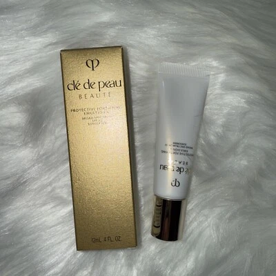 Emulsión Fortificante Protectora CLE DE PEAU BEAUTE Tamaño de Viaje 12ml/0,4oz Foto 1 de 3