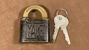 Antikes Yale und Towne Druckschlüssel Vorhängeschloss Schloss mit 2 original nummerierten Schlüsseln - Bild 1 von 14