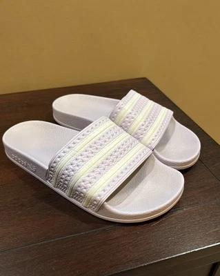 MUJERES Talla US 6 Adidas ADILETTE Sandalias Slides Lavanda EG5006 Ducha Usadas en Excelente Condición UK5 Foto 1 de 4