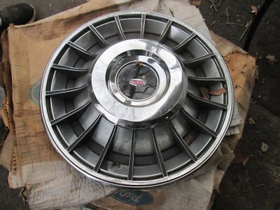 NOS FORD 1970 1973 TORINO FAIRLANE RACHERO HUB CAP D0GA 14 INCH - Image 1 of 3