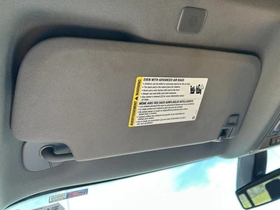 Driver Sun Visor With Illumination Fits 19-23 SILVERADO 1500 PICKUP 104913169 Foto 1 de 4