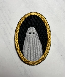 Sheet Ghost Patch -Quality Embroidered Iron/Sew On Halloween Patch Glow-in-dark - Picture 1 of 3