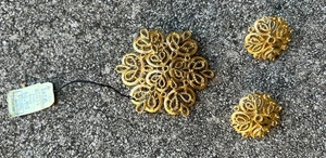 NEW Vintage Crown Trifari Round Textured Gold Tone Brooch & Earrings Set - Picture 1 of 13