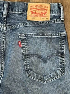 Pantalones de mezclilla Levi’s 505 calce regular pierna recta elásticos azules lavados para hombre talla 32x32 - Imagen 1 de 14