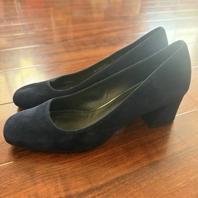 Stuart Weitzman Mary Mid Suede Block Heel Pump in Navy Blue Size 8 M - Image 1 of 4