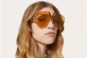 NEW VALENTINO V-HEXAGON WOMEN'S OVERSIZED SUNGLASSES NEW box, case, cloth, strap - Picture 1 of 8