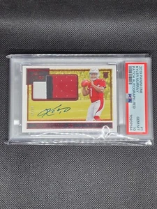 2019 Panini One Kyler Murray Rookie Patch Autograph Red /25 #1 PSA 10 RC RPA - Picture 1 of 3