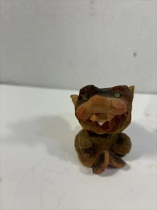 Vintage Henning handgeschnitzter Wichtel Troll Norwegen 3,5 Zoll Holz sitzende Figur Bock Zahn - Bild 1 von 9