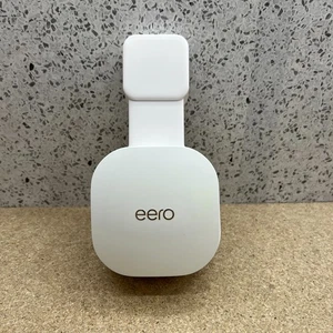 Eero 6 WiFi Add On Extender Dual-Band Q010001 z kablem zasilającym i pakietem montażu ściennego - Zdjęcie 1 z 6