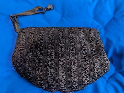 ANTIGUO Manguito/Cartera Marrón Calado Satén, Bolsillos Internos con Cremallera, Plumón/Relleno de Plumas Foto 1 de 4