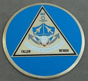 US Naval Air Station Fallon emblema in metallo autoadesivo con finitura smaltata 3 1/8" - Foto 1 di 1