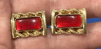 Gemelos vintage rellenos de oro de 14k con bastidor de piedra roja Foto 1 de 4