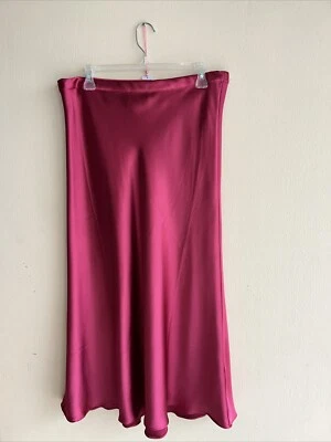 Falda midi de seda Rachel Zoe. Con cintura elástica fácil.  Foto 1 de 2