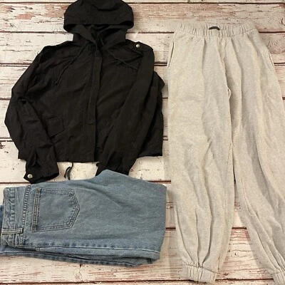 Lote de 3 Jaqueta Jeans e Calça de Moletom Brandy Melville John Galt Hailey com Zíper - Imagem 1 de 4