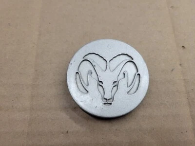 Dodge OEM 2001 2002 Stratus Silver 2,25" tapa central buje cubierta antipolvo 5DD62 39699 Foto 1 de 2