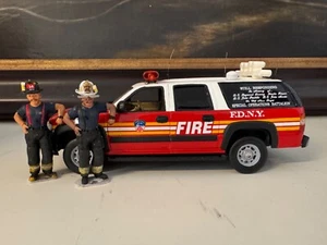 Modelo de resina hecho a mano de FDNY operaciones especiales Chevy Tahoe Post 9/11 1:24 - Imagen 1 de 7