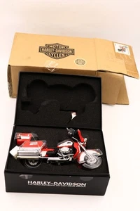 Die-Cast Promotions Uni Of Wisconsin Badgers 1:12 Harley Electra Glide FLHTCU - Picture 1 of 9