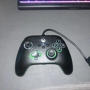 PowerA Advantage Wired Controller für Xbox Series X|S XBGPSPWI - Bild 1 von 16