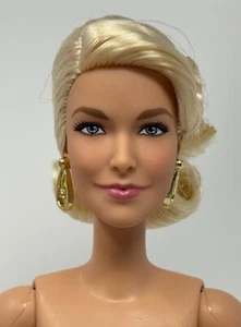 Barbie Ted Lasso Rebecca Welton Muñeca Desnuda Articulada Hannah Waddingham Rubia - Imagen 1 de 13