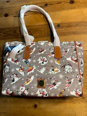 Disney Dooney & Bourke Walt’s Lodge Vacaciones 2021 Navidad Mickey Bolso Cartera Foto 1 de 4