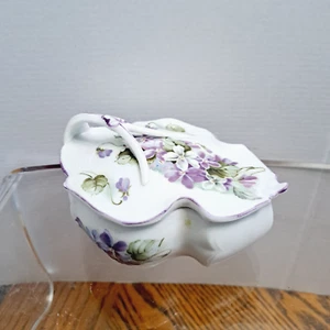 Vintage Schmuckschatulle mit Deckel und Griff lila Veilchen Blattform 5,5" lang - Bild 1 von 8