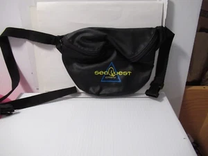 Riñonera de cuero con logotipo de serie de TV SeaQuest producida en una imprenta años 90 - Imagen 1 de 2