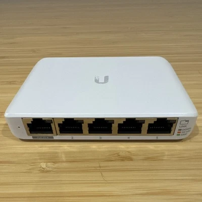 Ubiquiti Networks USW-Flex-Mini 5 Port Powered Gigabit Ethernet Switch - Image 1 of 4