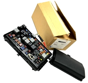 13343936 OEM GM Front Compartment Fuse Block Box 2011-2012 Buick Regal 2.0L - Picture 1 of 11