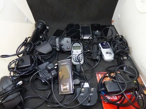 Konvolut diverse x 9 Android Handys & Kabel Siemens Motorola Nokia Samsung LG+ - Bild 1 von 21
