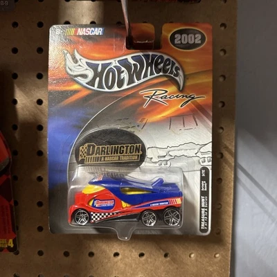 Hot Wheels 2002 Racing Premium Treasure Hunt 2 de 10 Darlington Raceway Foto 1 de 2