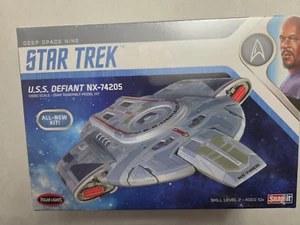 STAR TREK DEEP SPACE NINE USS DEFIANT NX-74205 SNAP ASSEMBLEY MODEL KIT SEALED - Picture 1 of 8