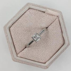Anillo solitario de cuatro puntas corte cojín semi montaje oro blanco sólido de 14k - Imagen 1 de 9