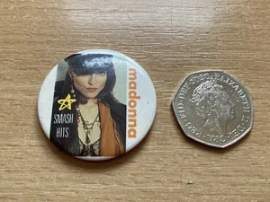MADONNA SMASH HITS BADGE VINTAGE BUTTON BADGE NICE CONDITION 1980'S FREE UK POST - Imagen 1 de 3