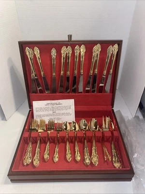 64 piezas Hampton Forge Versailles 24KT chapado en oro cubiertos de acero inoxidable 12 porciones Foto 1 de 4