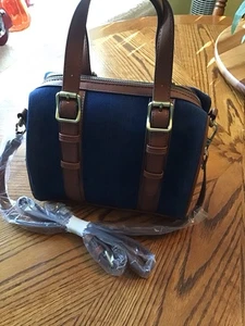 Macys brandneue Denim Handtasche, Maße 9”x9”x 4”, Innentaschen - Bild 1 von 6