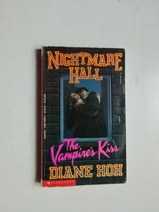 NIGHTMARE HALL THE VAMPIRE'S KISS Diane Hoh 1995 1st Printing - Imagen 1 de 7
