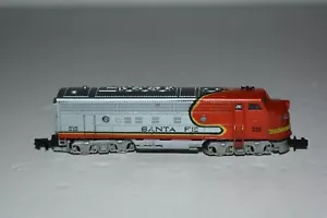 N Scale Arnold Santa Fe F8A Diesel Locomotive 215 C33587 - Picture 1 of 3