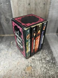 A VICTORIA HOLT QUARTET Boxed Set of 4 - Romance Mystery Suspense PB - Foto 1 di 5